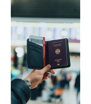 PORTE-PASSEPORT EN RCS AVEC GÉOLOCALISATION TRACKMATE - P301.5601